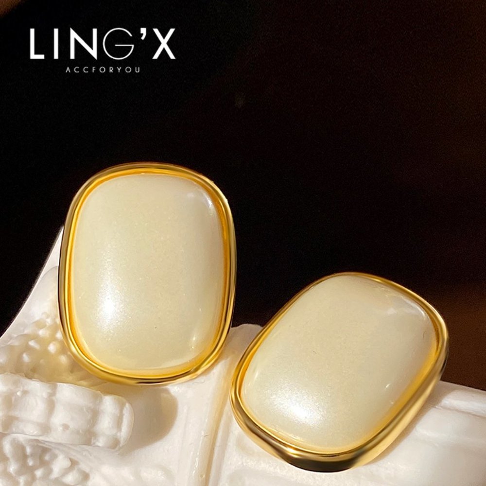 Cream White Oval Pearl Earrings